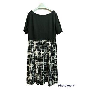 𝅺femage Women’s Plus Size 20 Black & White Aline Short Sleeve Dress